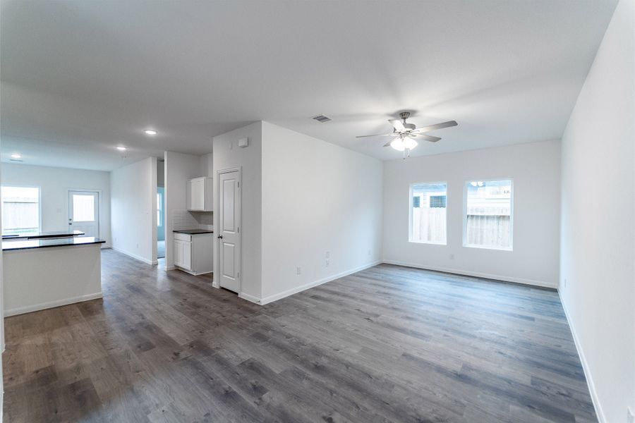 Spacious, unfurnished interior of a new home in Sweetgrass Village, Crosby (Image 20).