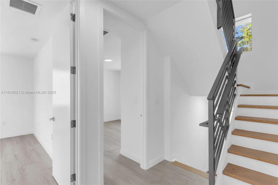 Spacious, unfurnished interior of a new home in , Miami (Image 32).