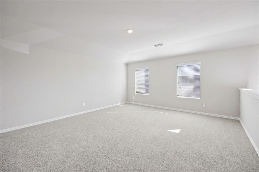 Spacious, unfurnished interior of a new home in Stonehaven, Seagoville (Image 23).