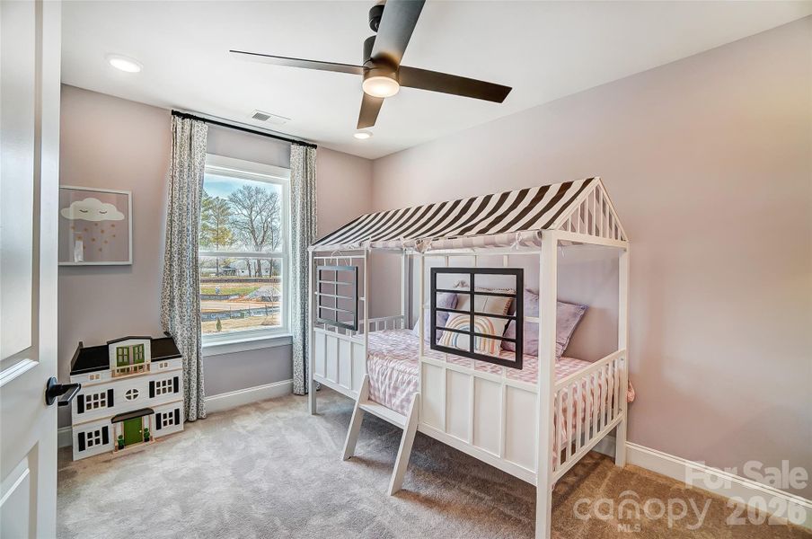 Secondary bedroom on the upper floor