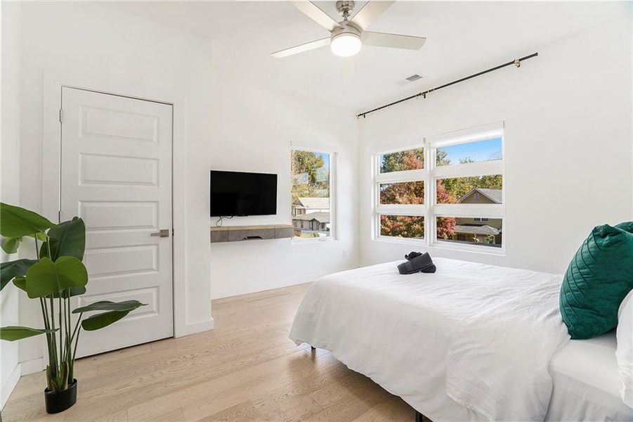 Furnished interior view inside a new home in , Atlanta (Image 12).
