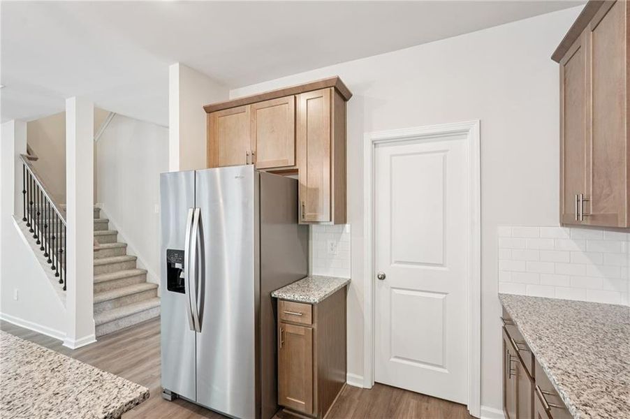 Furnished interior view inside a new home in Ivey Township, Dallas (Image 31).