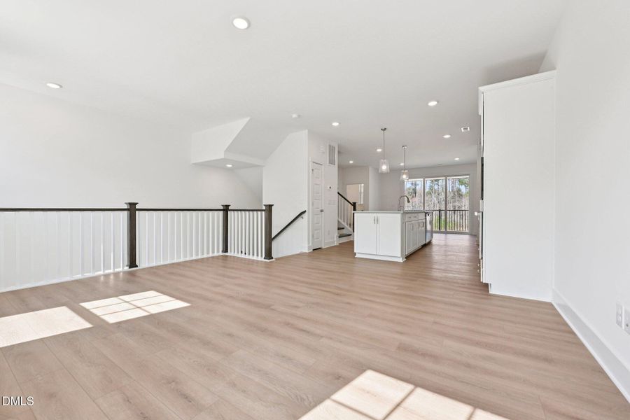 11-web-or-mls-Dunzo Dr-S1203-011