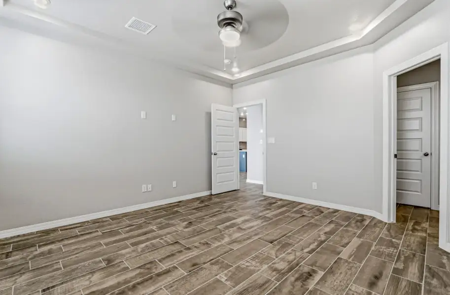 Spacious, unfurnished interior of a new home in Paseo del Este, El Paso (Image 51). Spacious, unfurnished interior of a new home in Paseo del Este, El Paso (Image 51).