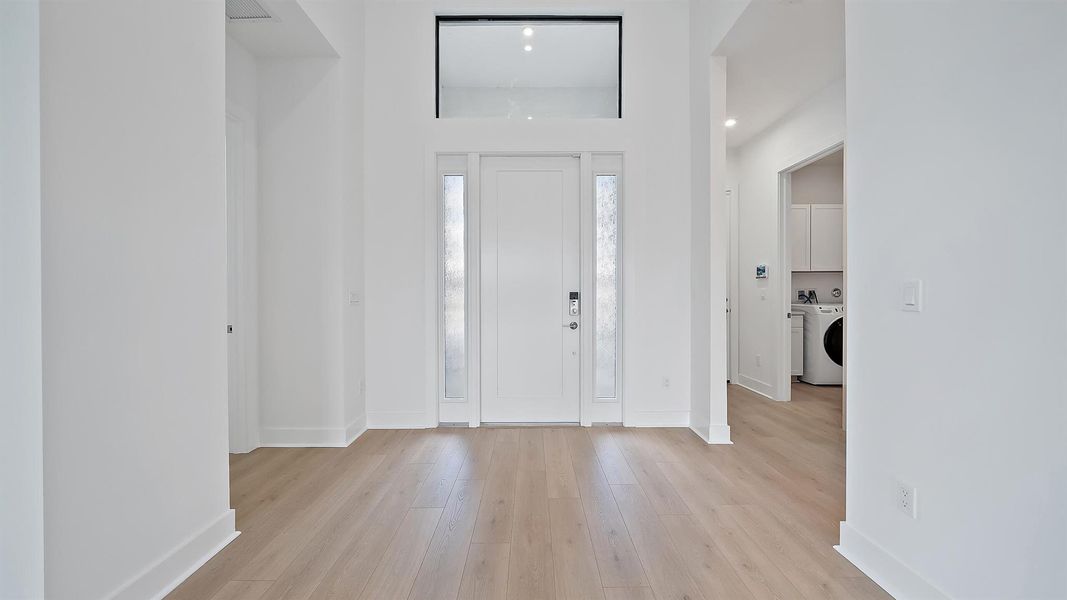 Spacious, unfurnished interior of a new home in , Palm Beach Gardens (Image 27).