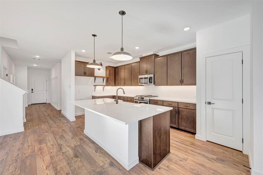 Furnished interior view inside a new home in Rolling Ridge, Van Alstyne (Image 7).