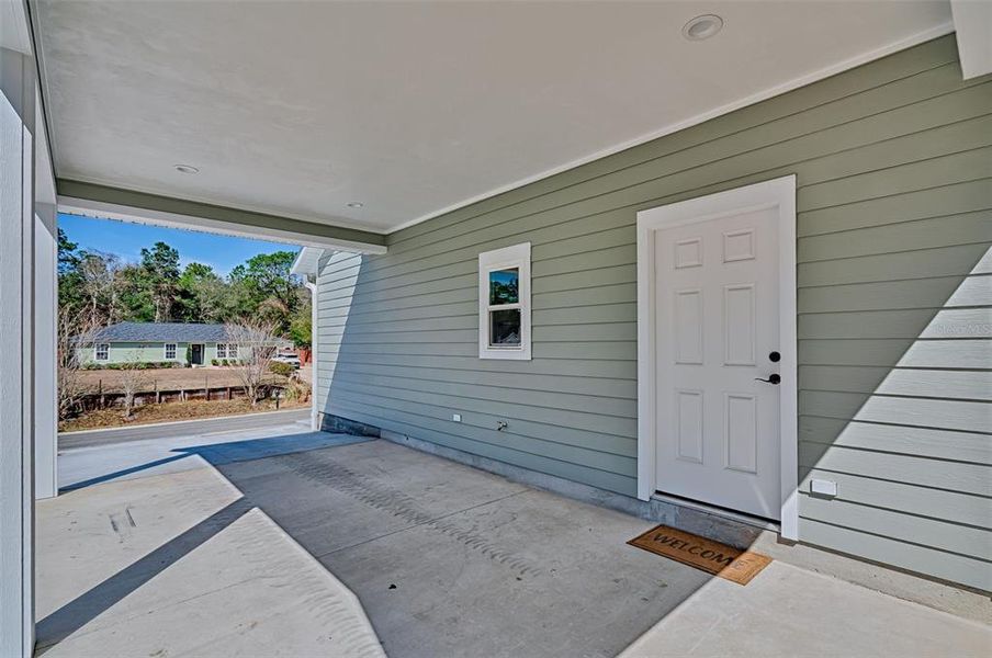 Exterior details and patio area of a home in , Keystone Heights (Image 18).