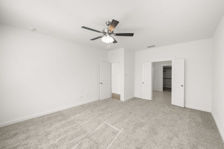 Representative unfurnished interior of a home built from the Katy Lakes Ironwood 2589 by Brohn Homes in Katy Lakes, Katy (Image 13).