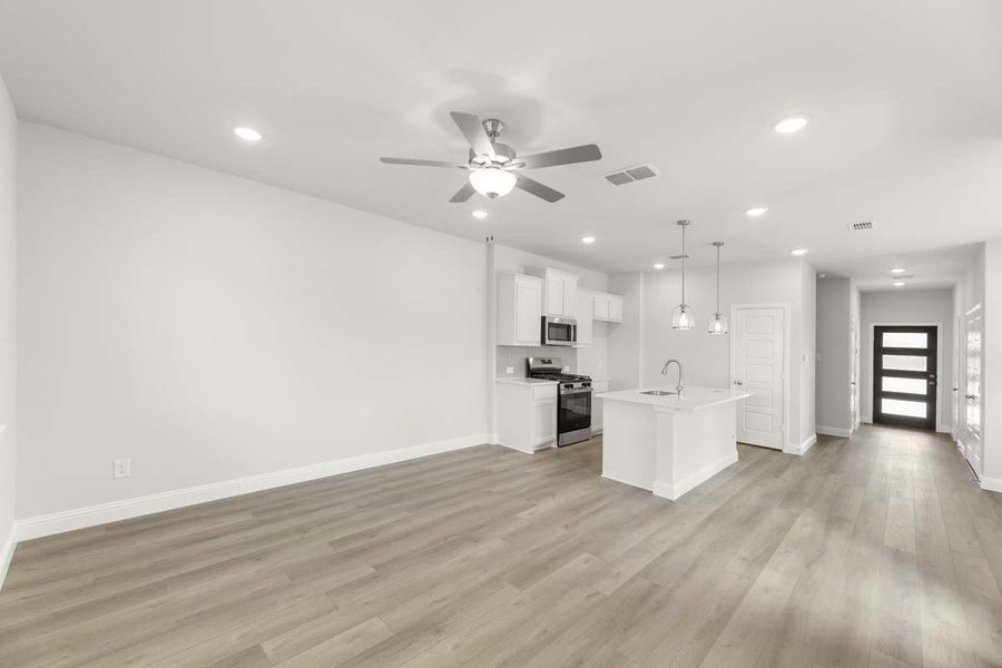 Spacious, unfurnished interior of a new home in Elevon, Lavon (Image 19).