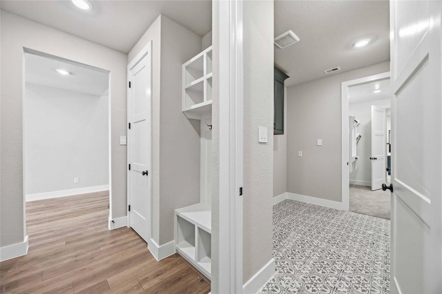 Spacious, unfurnished interior of a new home in Valencia, Manvel (Image 32).
