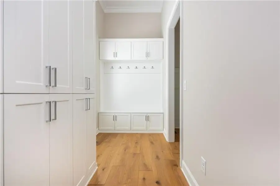 Spacious, unfurnished interior of a new home in , Brookhaven (Image 22).