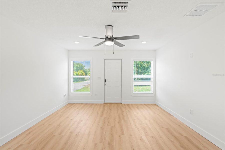 Spacious, unfurnished interior of a new home in , Okeechobee (Image 4).