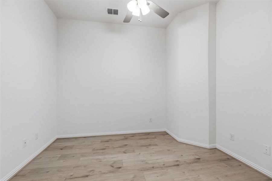 Spacious, unfurnished interior of a new home in Westland Ranch, League City (Image 33).