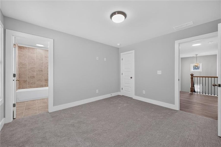 Spacious, unfurnished interior of a new home in , Atlanta (Image 18).