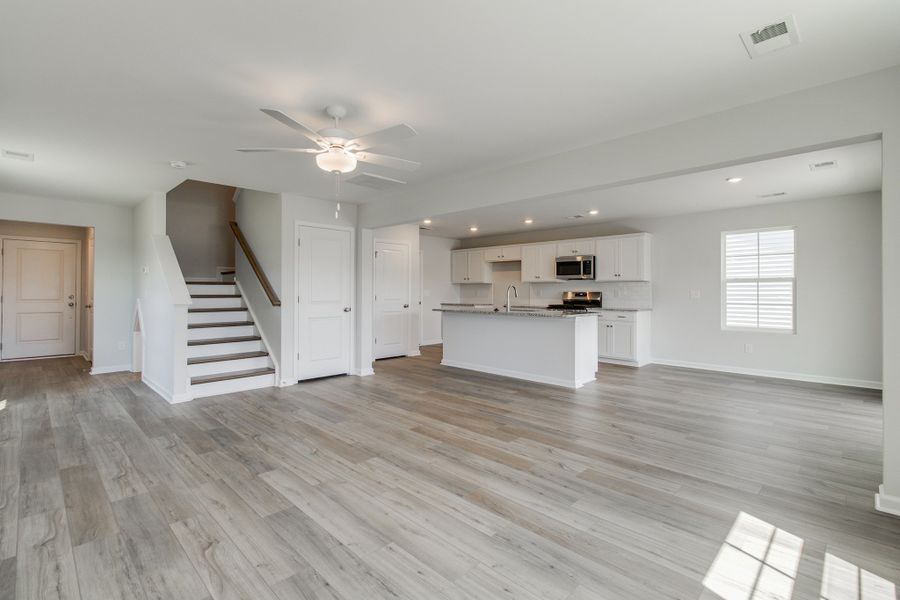 Spacious, unfurnished interior of a new home in Ellington, Elgin (Image 6).