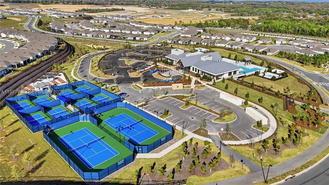 Tennis & Pickleball Courts