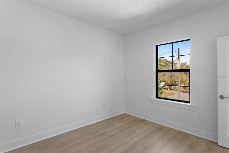 Spacious, unfurnished interior of a new home in , Tampa (Image 37).