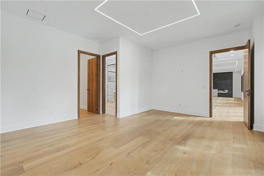 Spacious, unfurnished interior of a new home in , Atlanta (Image 14).