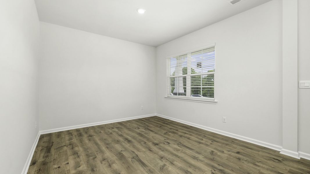 Spacious, unfurnished interior of a new home in Forest Creek, Winston-Salem (Image 11).
