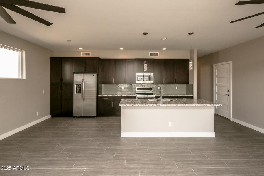 700EmpressDr_11 700EmpressDr_11