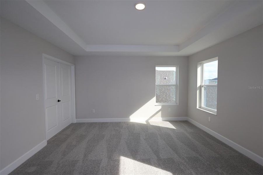 Spacious, unfurnished interior of a new home in Center Lake on the Park, St. Cloud (Image 16).