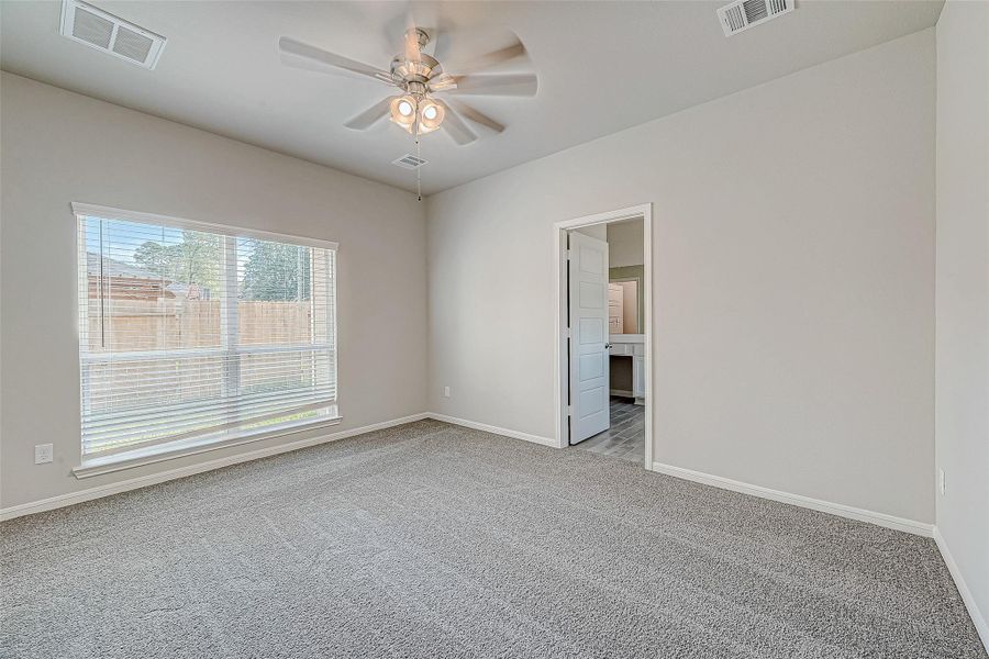 Spacious, unfurnished interior of a new home in Woodland Lakes, Houston (Image 38). Spacious, unfurnished interior of a new home in Woodland Lakes, Houston (Image 38).