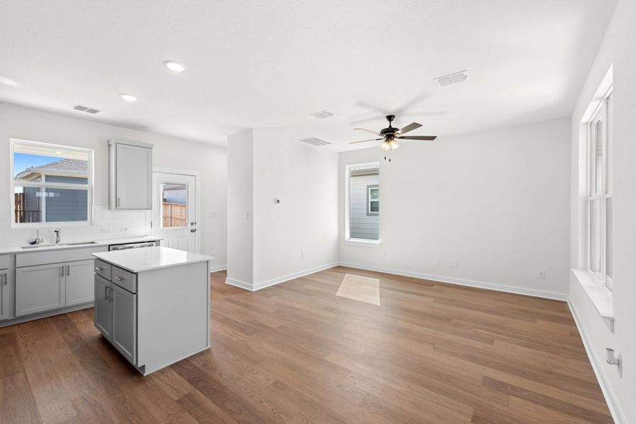 Spacious, unfurnished interior of a new home in Mayfair, New Braunfels (Image 9).