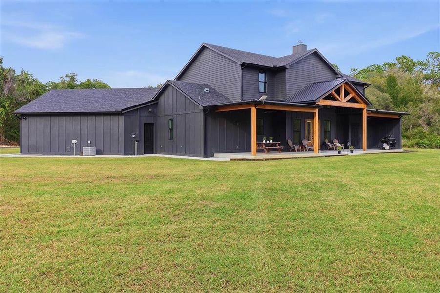 Exterior details and patio area of a home in , Inglis (Image 47).