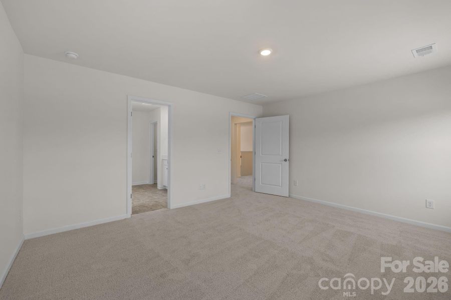 Spacious, unfurnished interior of a new home in McFarland Estates, York (Image 22).