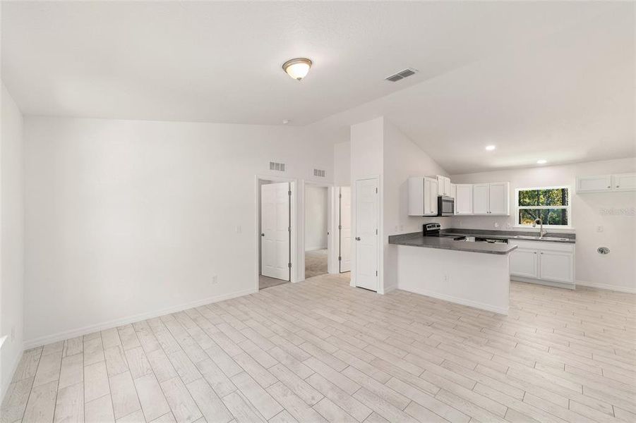 Spacious, unfurnished interior of a new home in , Dunnellon (Image 36). Spacious, unfurnished interior of a new home in , Dunnellon (Image 36).