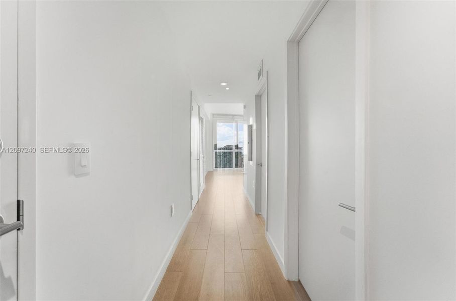 Spacious, unfurnished interior of a new home in , Miami (Image 38).