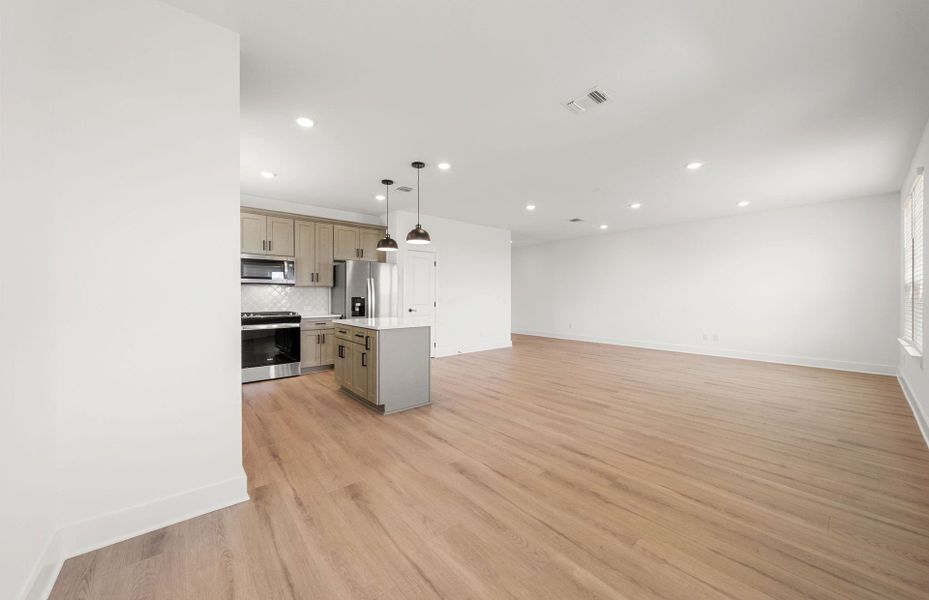 Spacious, unfurnished interior of a new home in Crosswinds, Kyle (Image 16).