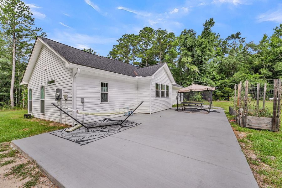 Exterior details and patio area of a home in , Smoaks (Image 19).