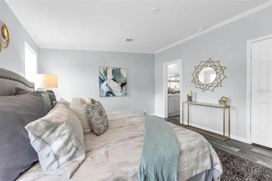 Furnished interior view inside a new home in , Orlando (Image 8).