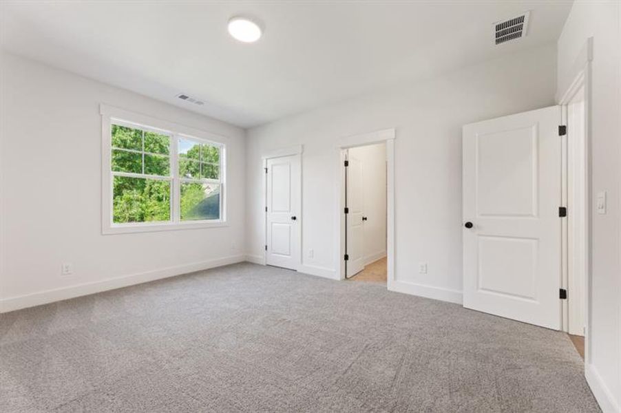 Spacious, unfurnished interior of a new home in White Post on Lake Lanier, Gainesville (Image 18). Spacious, unfurnished interior of a new home in White Post on Lake Lanier, Gainesville (Image 18).