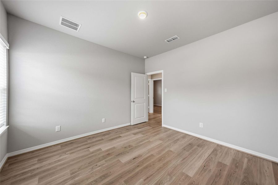 Spacious, unfurnished interior of a new home in , Houston (Image 11).
