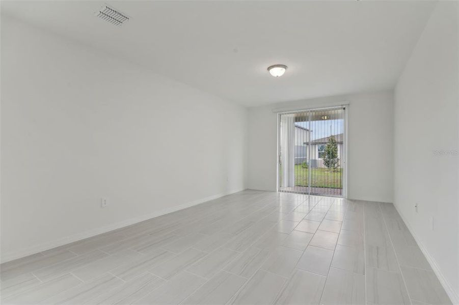 Spacious, unfurnished interior of a new home in Springs at Lake Alfred - Signature Series, Lake Alfred (Image 32).