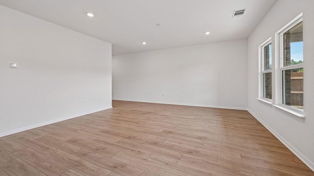Spacious, unfurnished interior of a new home in Bar W Ranch, Leander (Image 21).