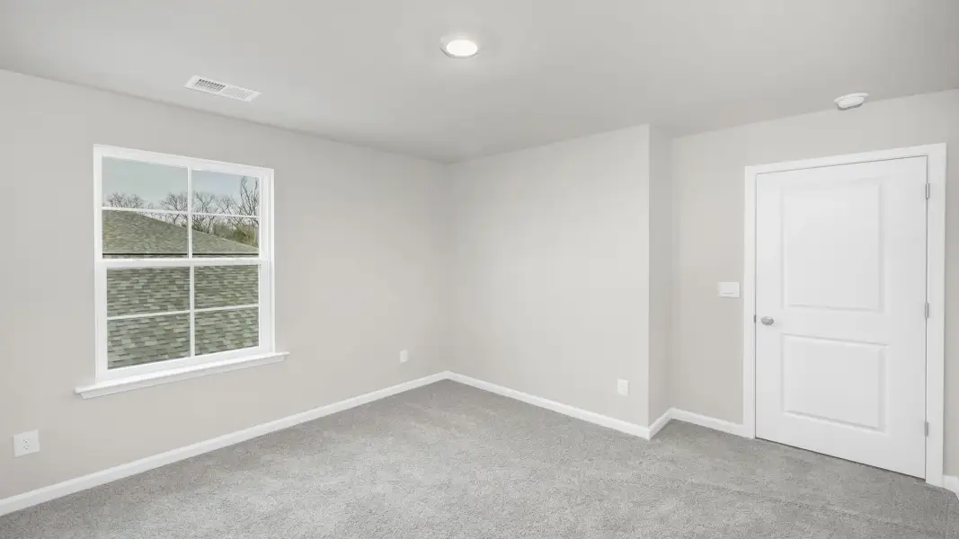 Spacious, unfurnished interior of a new home in Livingston Woods, Irmo (Image 27).