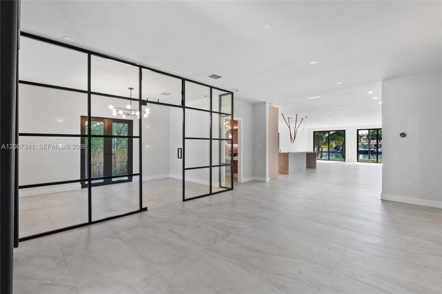 Spacious, unfurnished interior of a new home in , Miami Beach (Image 28).