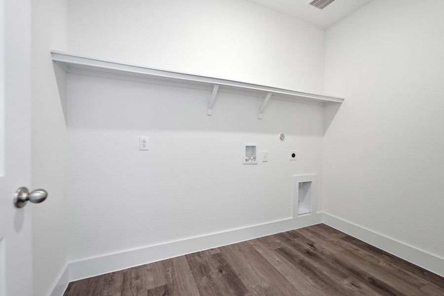 Spacious, unfurnished interior of a new home in Garden Grove, San Antonio (Image 29).