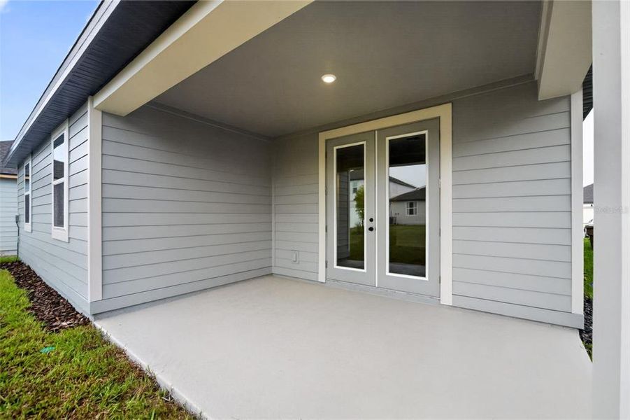 Exterior details and patio area of a home in Trailside, Mount Dora (Image 14).