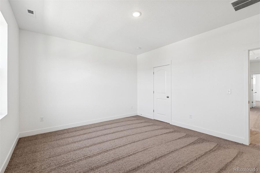 Spacious, unfurnished interior of a new home in Painted Prairie Cottage, Aurora (Image 20).