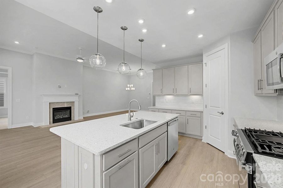 Furnished interior view inside a new home in Handsmill on Lake Wylie, York (Image 7).