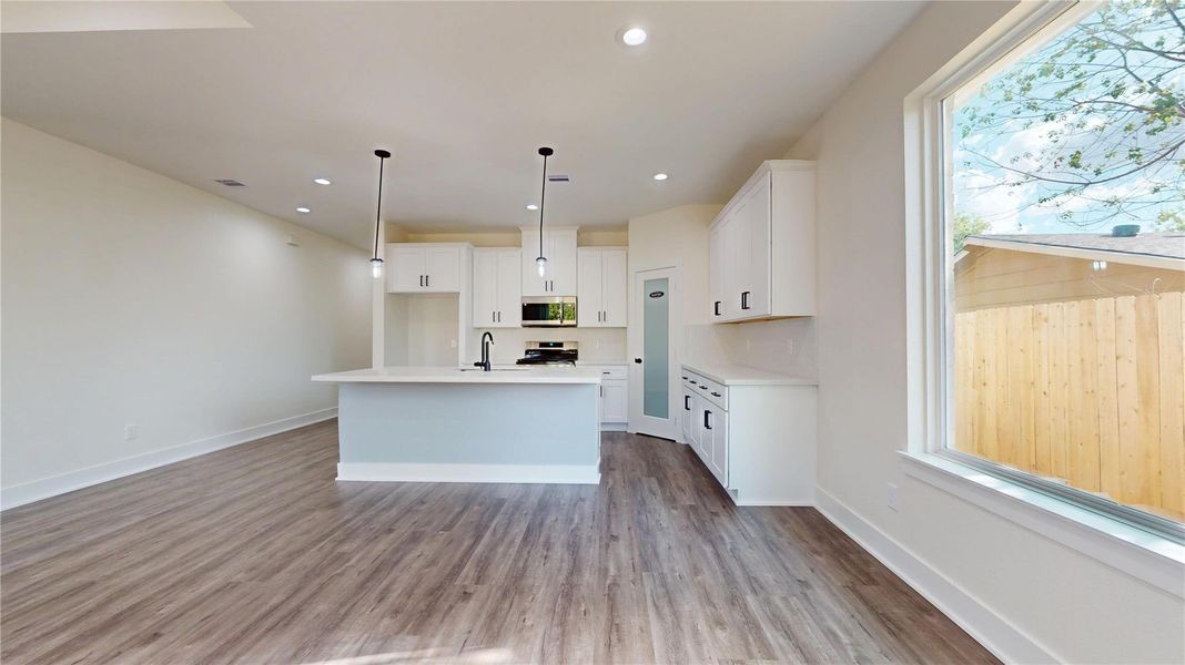 Spacious, unfurnished interior of a new home in , Houston (Image 34).