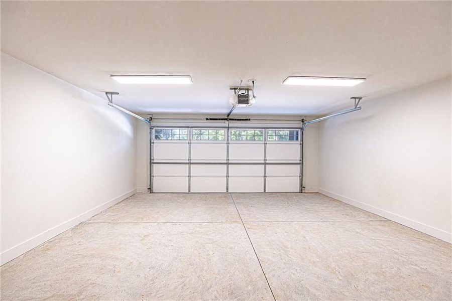 Spacious, unfurnished interior of a new home in , Atlanta (Image 29).