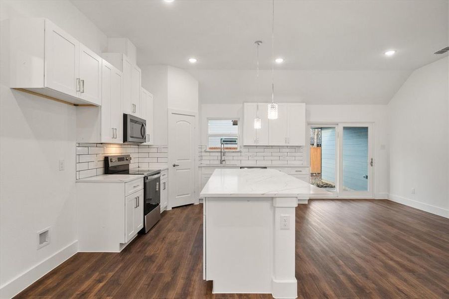 Furnished interior view inside a new home in , Kerens (Image 9).