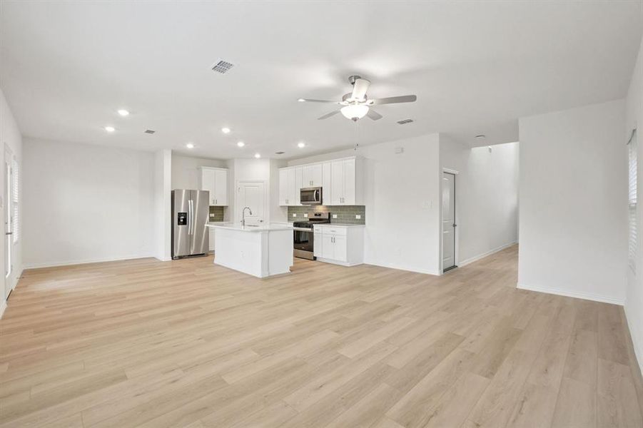 Photo is not of the actual home, but is an inspirational photo of builder’s model home and may depict options, furnishings, and/or decorator features that are not included. Photo is not of the actual home, but is an inspirational photo of builder’s model home and may depict options, furnishings, and/or decorator features that are not included.