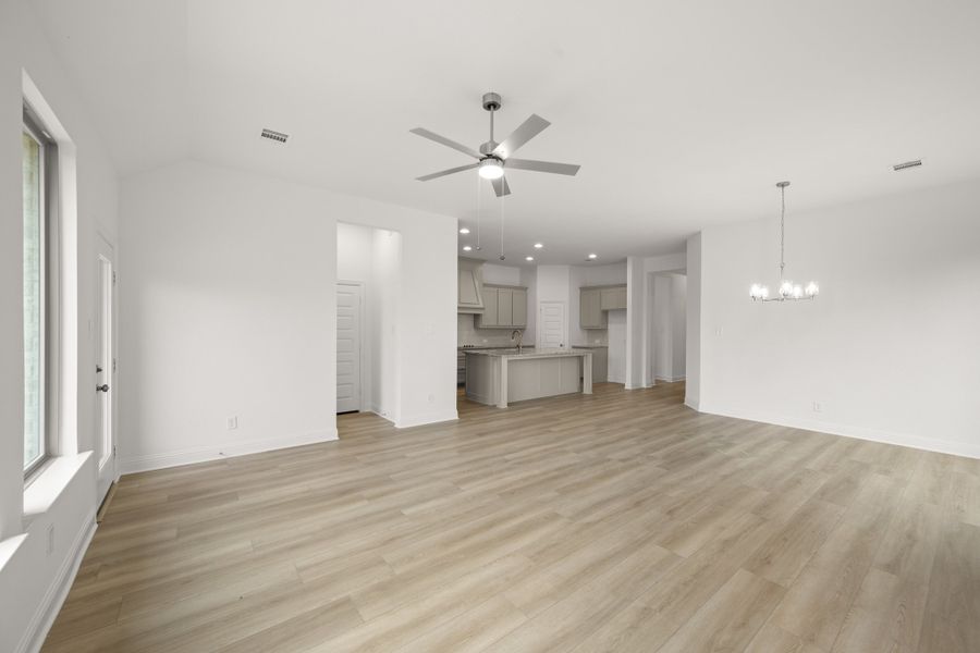 Spacious, unfurnished interior of a new home in Vista Point, Grandview (Image 20).