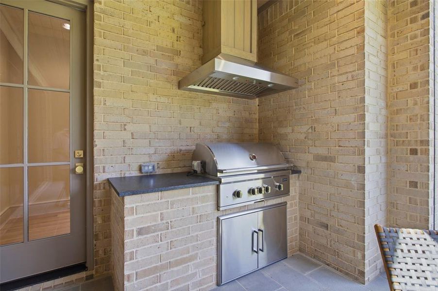 Exterior details and patio area of a home in , Dallas (Image 27).